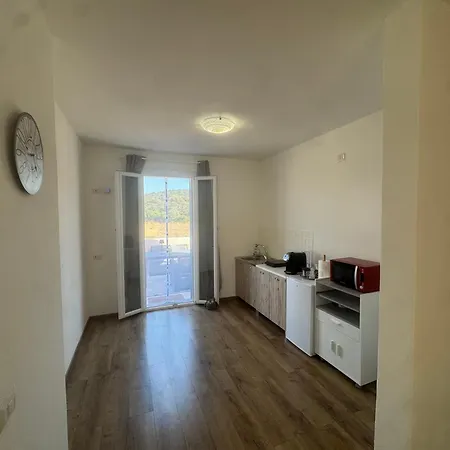 In Con Piscina - Vicino Al Mare Apartment